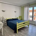 Deux Pieces Climatise Situe Au Centre -ar110-108 Apartmán *